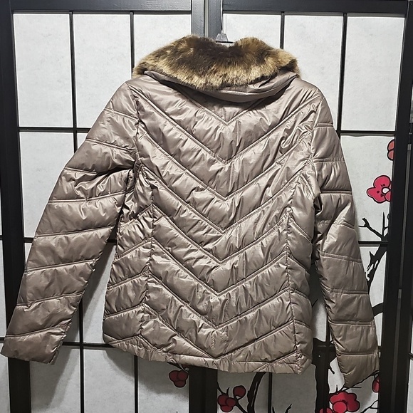 Kenneth Cole Puffer Tan Jacket with Faux Fur Collar Size Small - Picture 6 of 6
